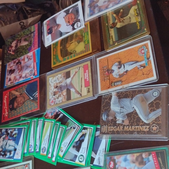 Assorted Baseball Trading Cards Collection - Picture 4 of 4